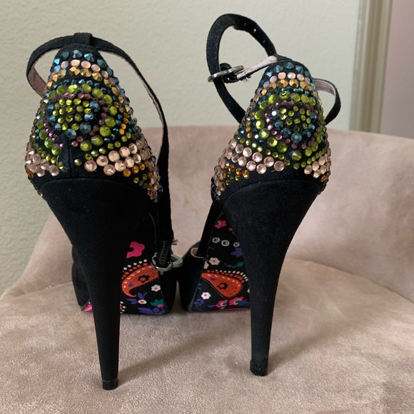 Heels - Picture 2 of 2